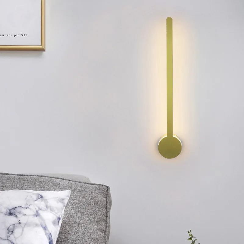 Dimmable hallway sconce