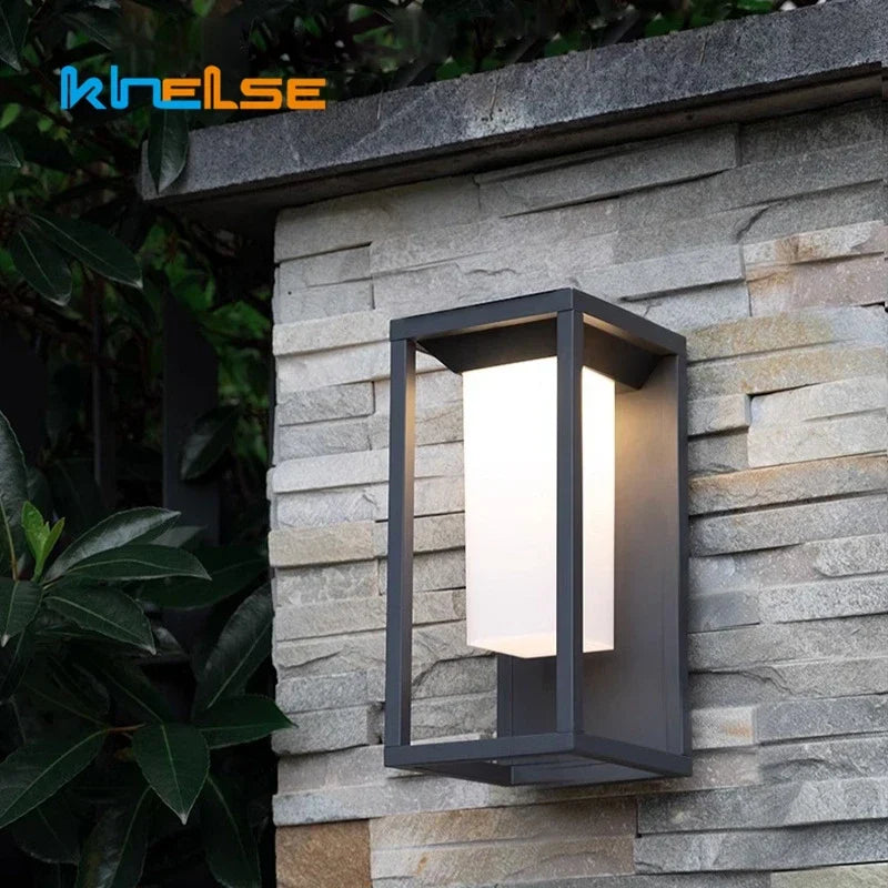 Solar motion wall light