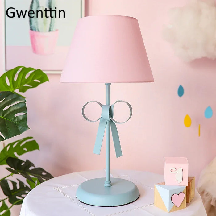 Bow tie desk lamp
